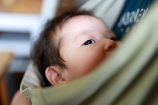 【抱っこ紐の収納】コツや持ち運びと収納場所や収納方法