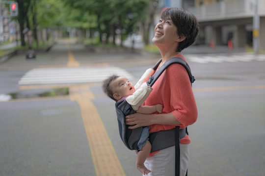 【抱っこ紐を一人で装着が簡単】ステップや選び方とできない