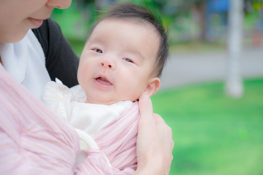 【抱っこ紐は何キロまで】月齢や体重と卒業や注意点