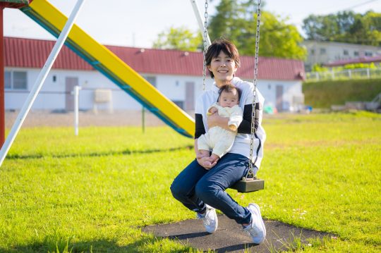 【抱っこ紐を嫌がる】原因や対処法とポイントや腰痛