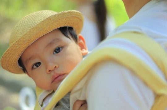 【抱っこ紐の暑さ対策】夏やグッズと保冷剤とサイン